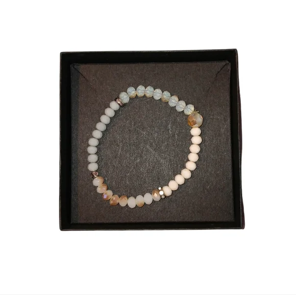 NWOT Beaded Double Layer Necklace and 4pc Stretch Bracelet Set - Picture 6 of 9